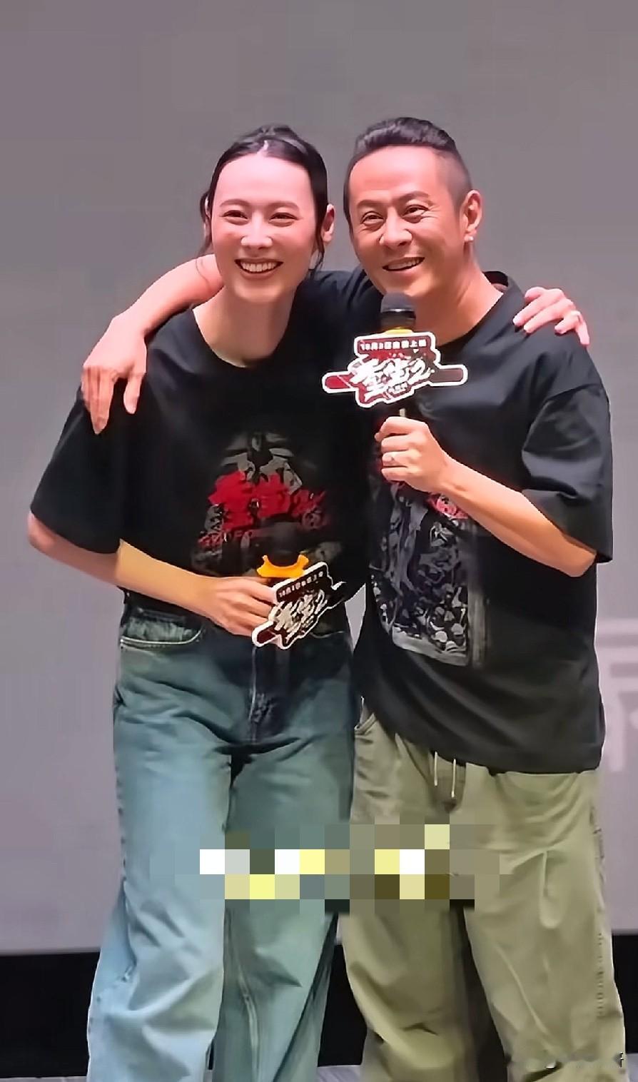 梁洛施马浴柯《重生2》深圳路演同框，夫妻同台大方拥抱甜感十足
 
近日，电影《重