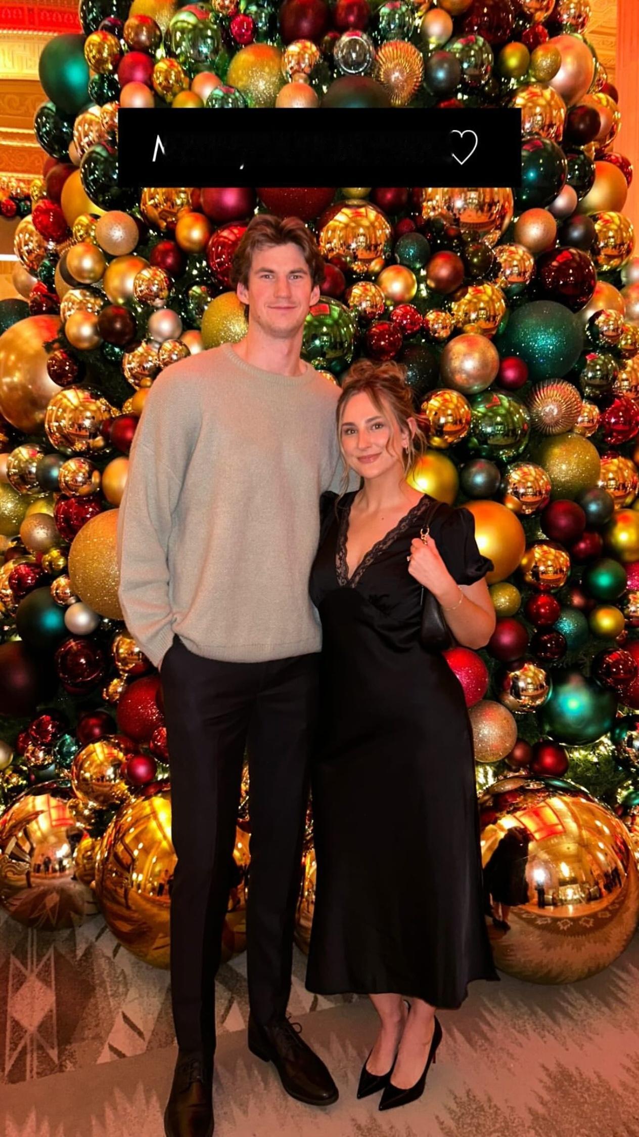 卡尔森圣诞节晒照🎄马刺vs雷霆2026nba全明星投票雷霆