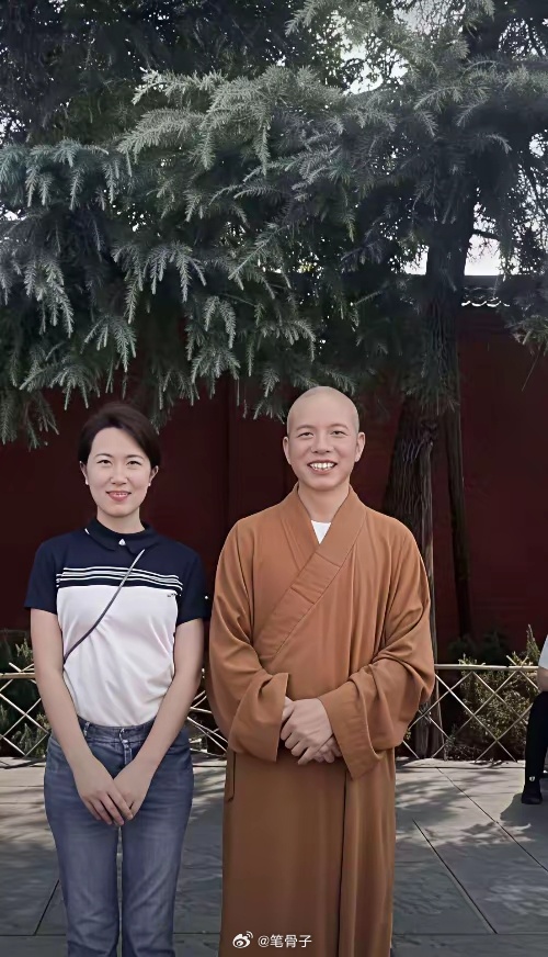 笔骨子有事说事 从“佛门袁隆平”到“流量KPI”，比念经还忙！这几张照片里的主角