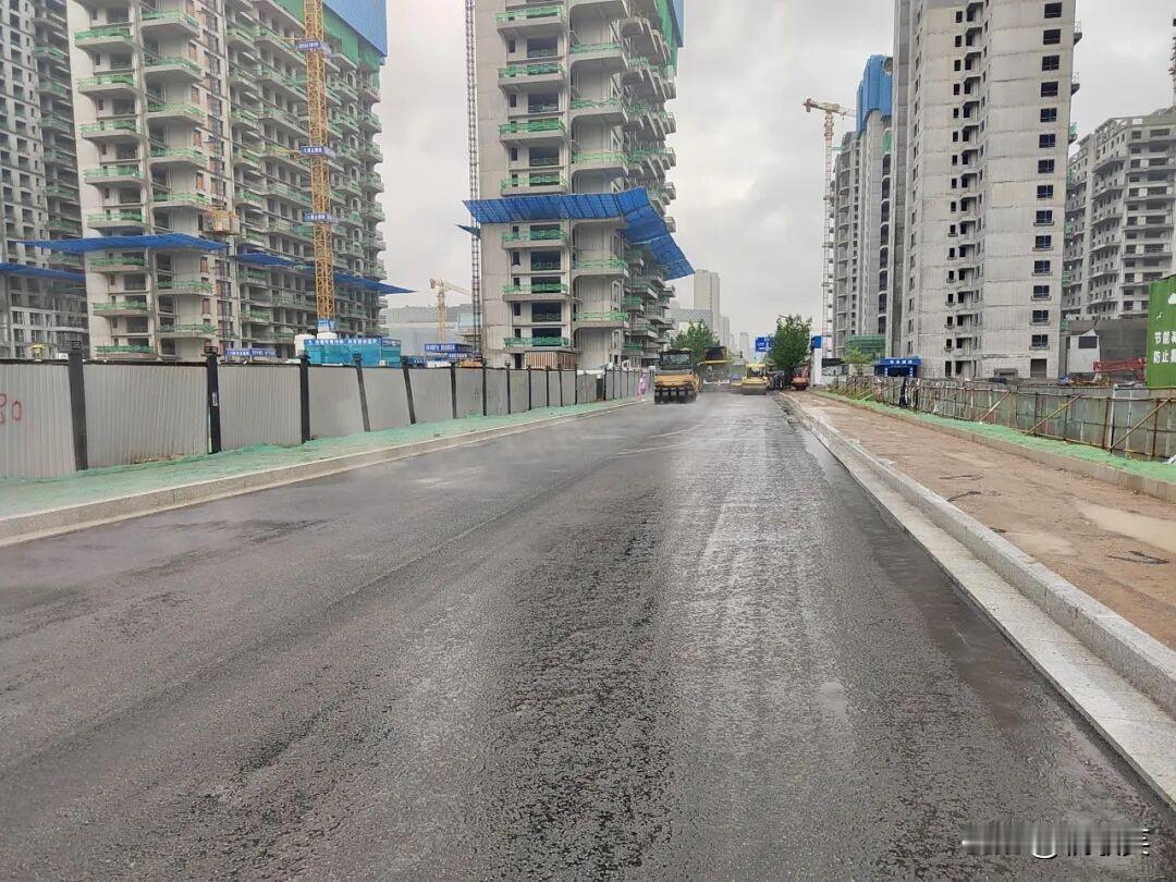 城北更新提速！西安仁宇路、地块环路完成沥青面层施工...

团结片区作为西安重点