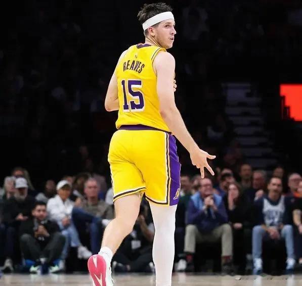 湖人估计没想到东詹的受伤，给他们带来这么好的结果。
里王：压哨绝杀
艾顿：11中