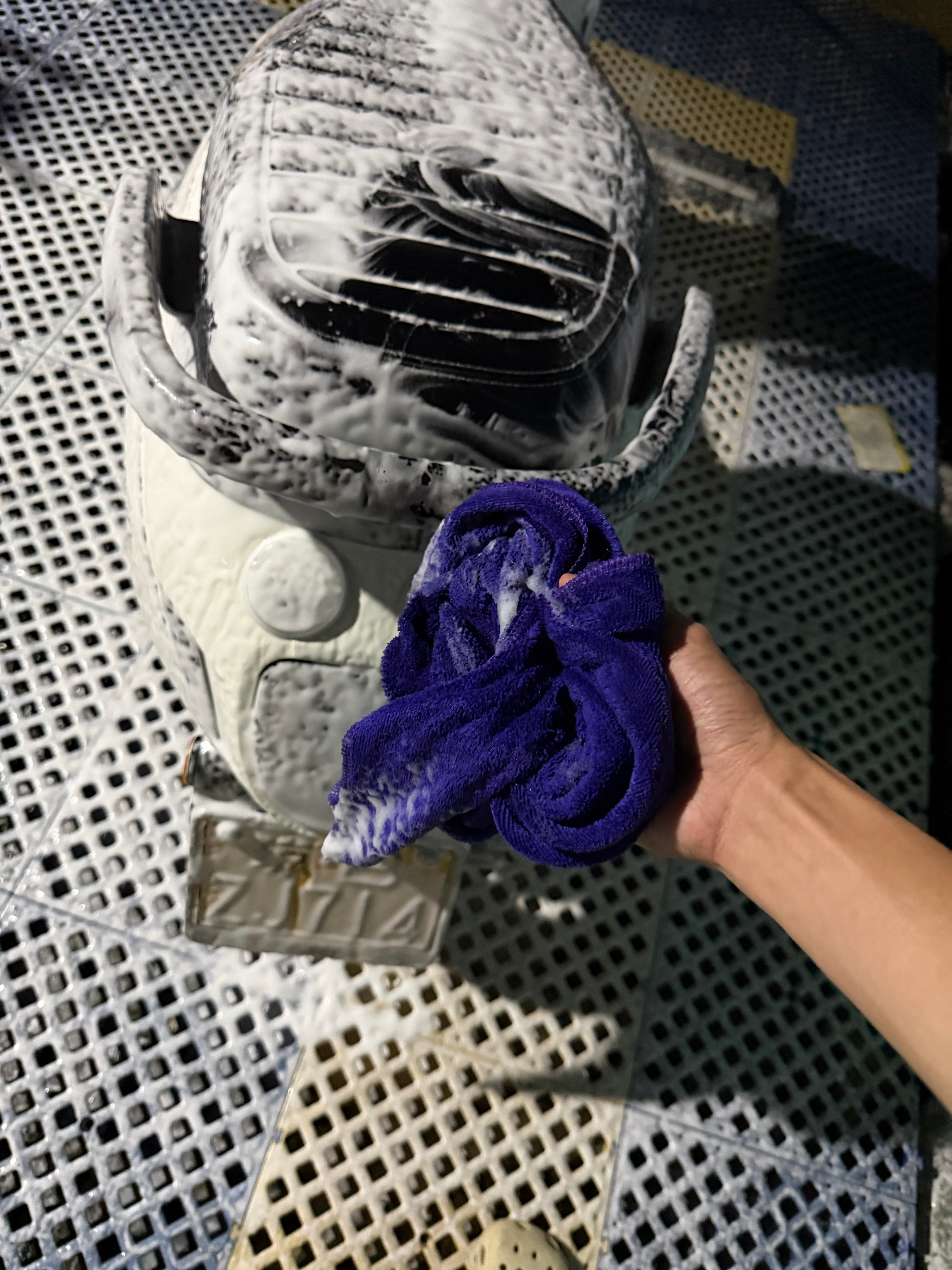 现在十来天就要洗一次车，真的有洁癖的我太爱虎护这小车了，毕竟是我的琼B啊！ ​​