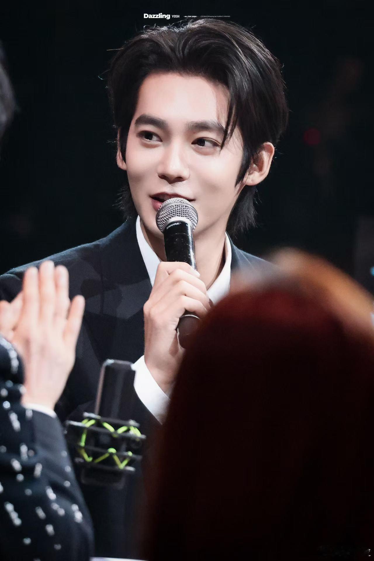 于适的歌写的是自己的来时路   听！那是于适在歌唱自己的故事。从《如何来到这里》