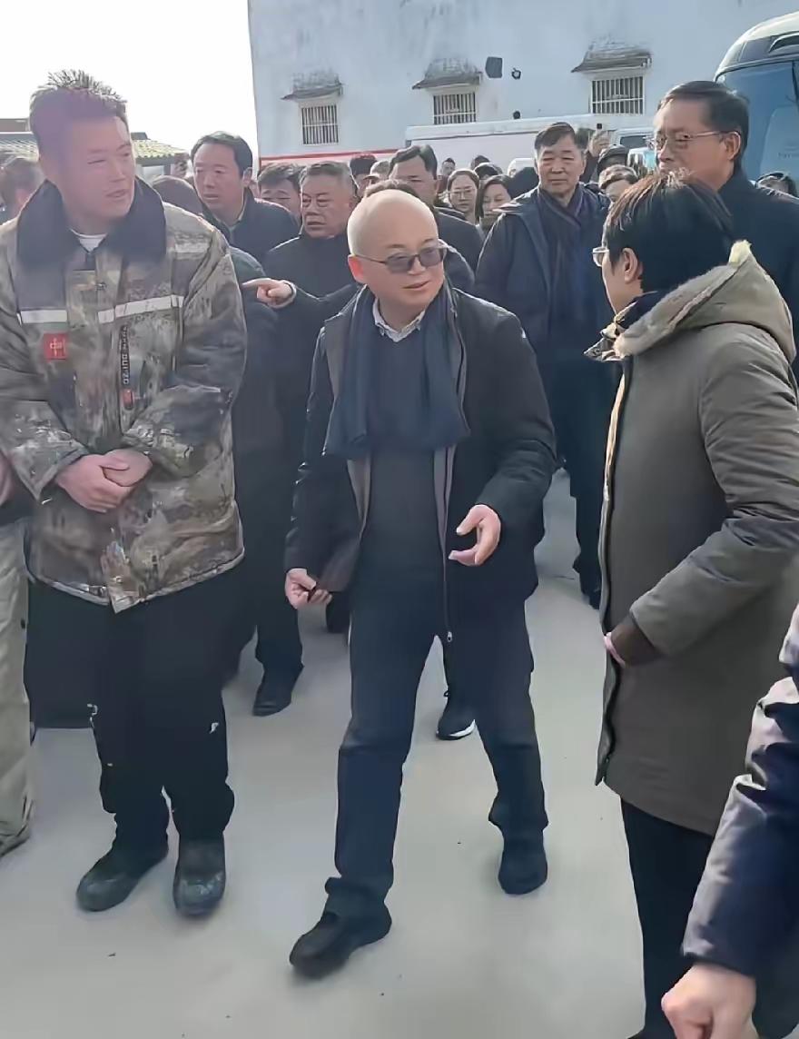 破圈了！
    农民画家的天安门画作火遍全网🔥🔥
   各级领导专程到访，