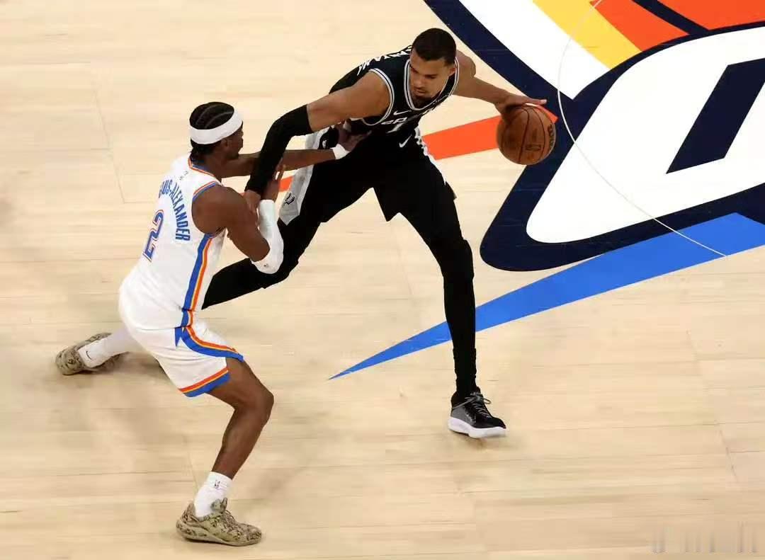 NBA西决抢七门票最低338美元明天西决抢七大战将在雷霆主场进行，美媒晒出本场比