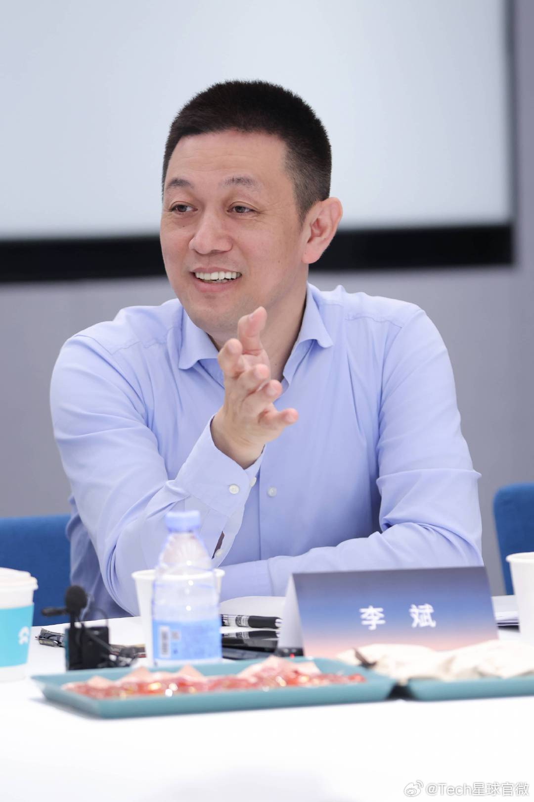 【李斌回应友商推出智驾兜底 ：我们一直是这么做的，没必要专门发声明】7 月 13