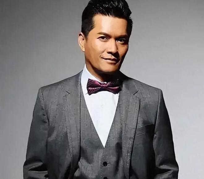 吕良伟家保姆快被逼疯了！说70岁的老板，身体机能竟只有39岁，晚上10点准时拉全