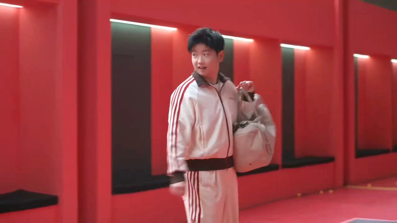 开到一只爱吃面🍜的小橘咪🐈 