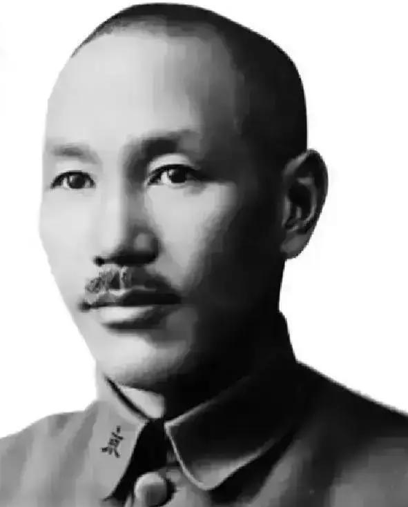 1906年，蒋介石留学被兄长阻挠并吞占家产，21年后蒋介石掌权，蒋介卿：给我安排