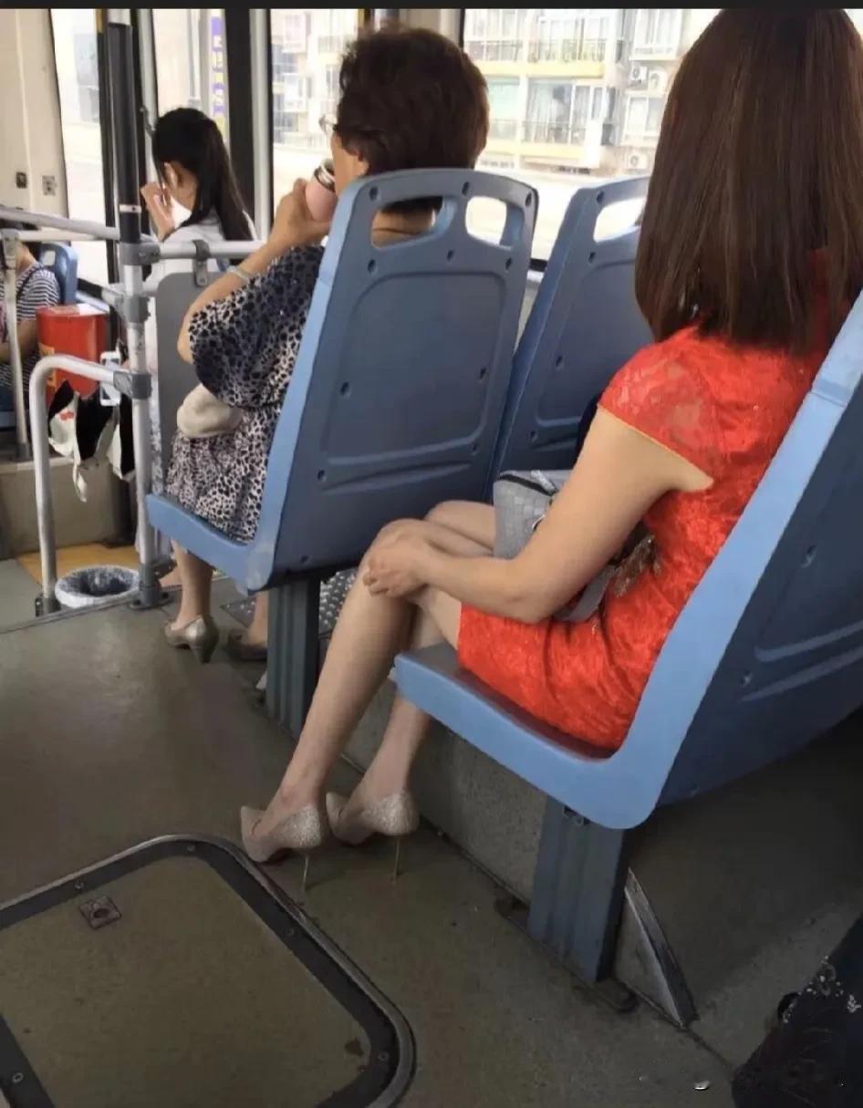 光顾着欣赏，坐过站了[笑哭]