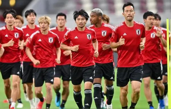王铎：刚刚，日本足球教练宣布，要在2026世界杯中夺冠。你感觉能行吗？