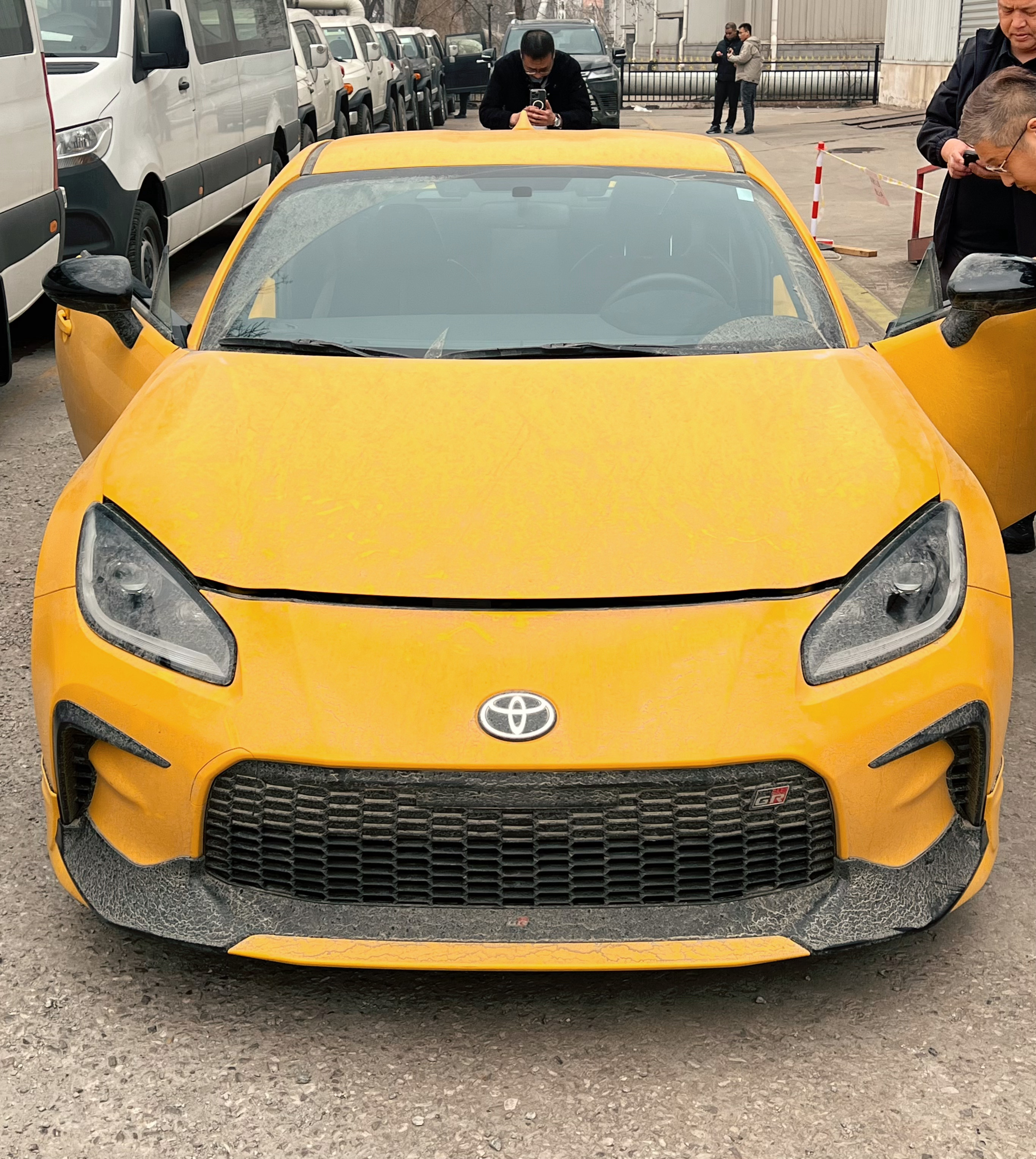 拆箱一台稀罕玩意yuzu版的GR 86平行进口手动挡自带改装三件套，避震，排气，