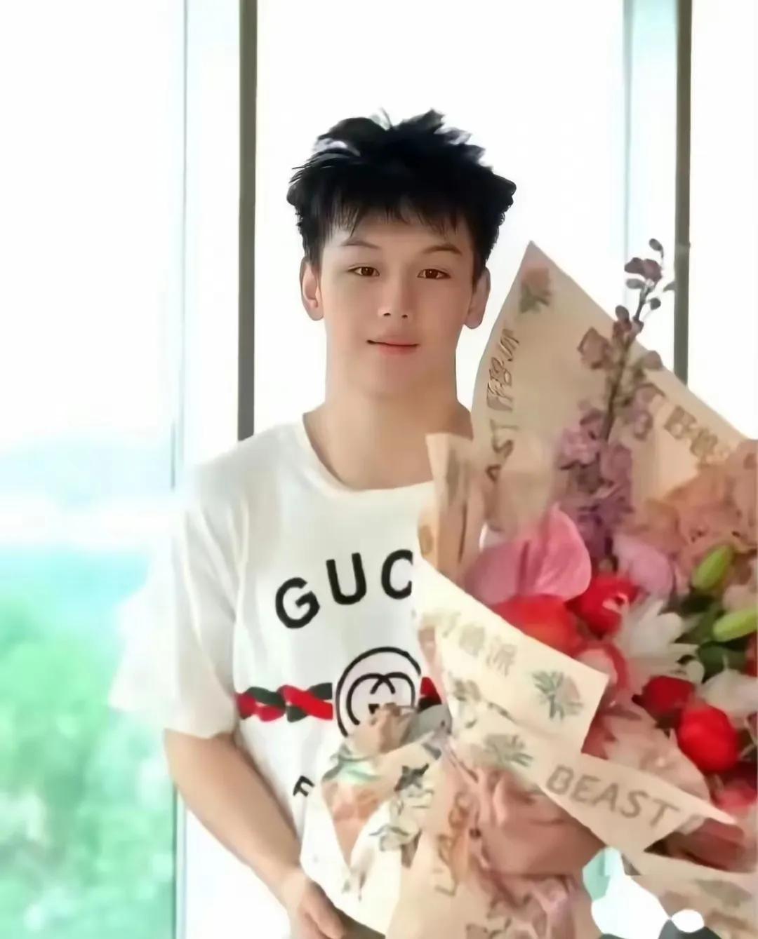 晴格格王艳的儿子球球以篮球特招生的身份被保送北京大学，那些质疑姜萍数学考试作假的