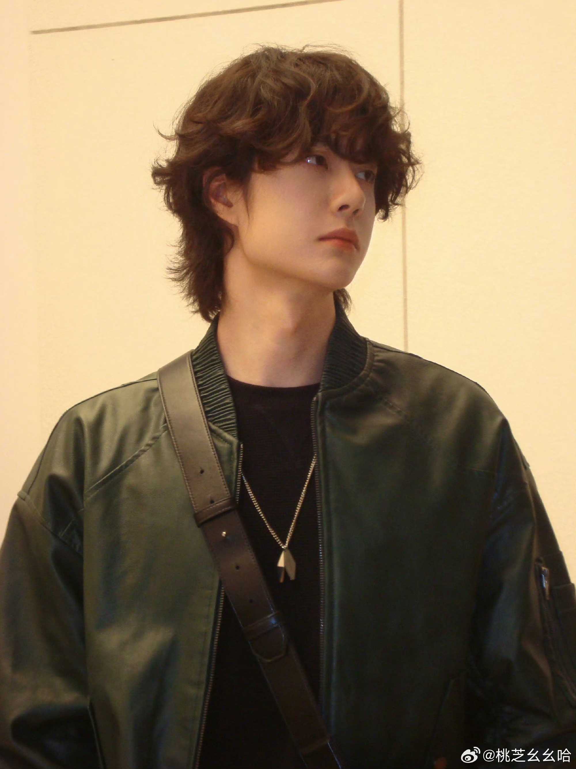 王一博申请喉结支付成功 绝对权威的夯级喉结，有没有人来一起品一下一博喉结的含金量