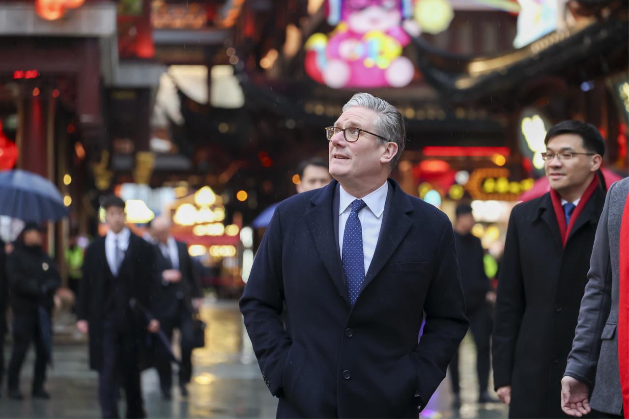 刚访问完中国整10天，英国首相濒临下台，中英合作存变数。

2月9日，英国工党高