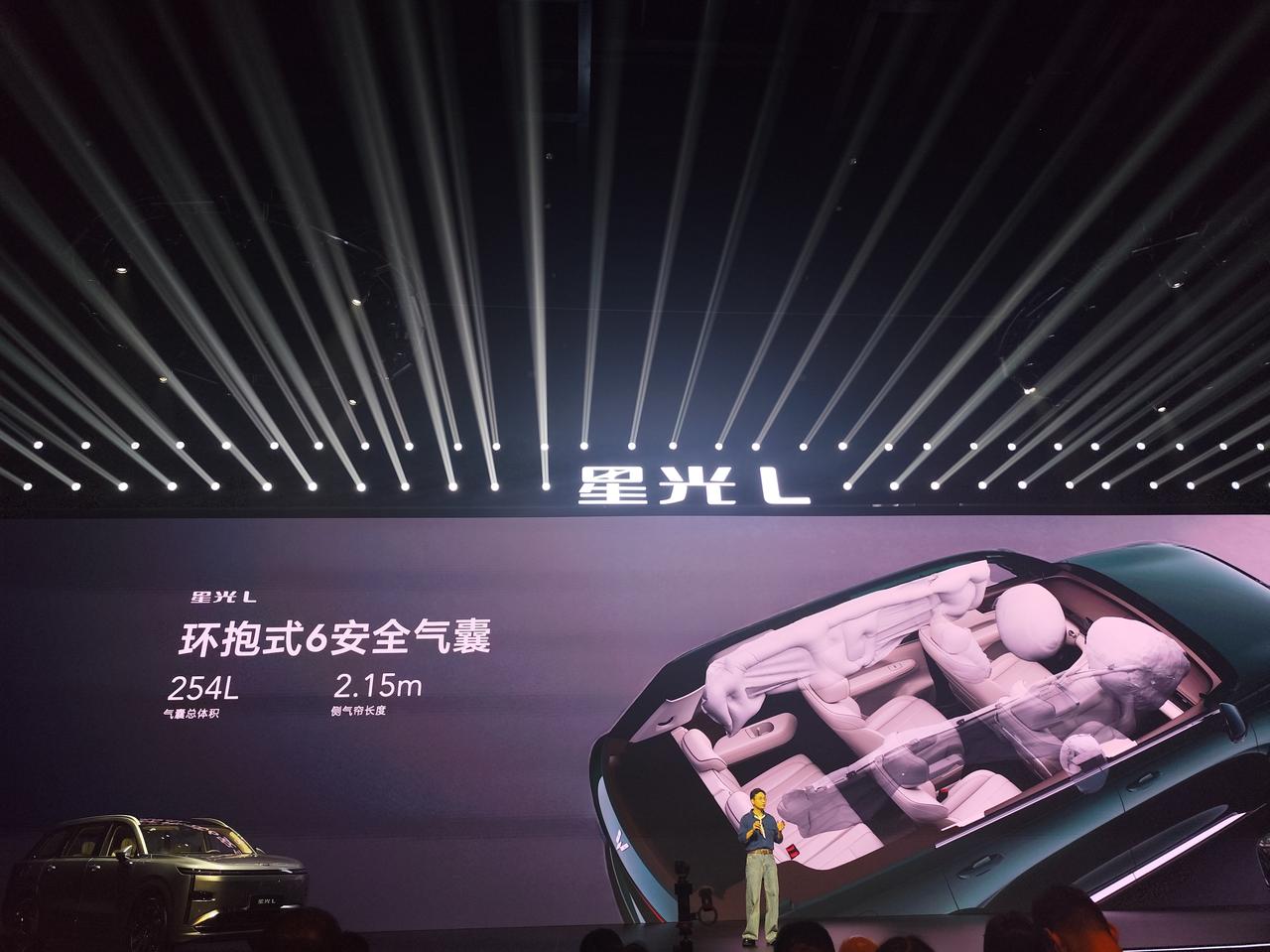 车盟快讯：在今晚，五菱星光L正式上市，价格区间为10.98万元-13.28万元，