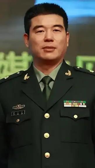 周惠林，国家一级演员，江苏连云港人，毕业于国防大学军事文化学院。早年从化工厂工人