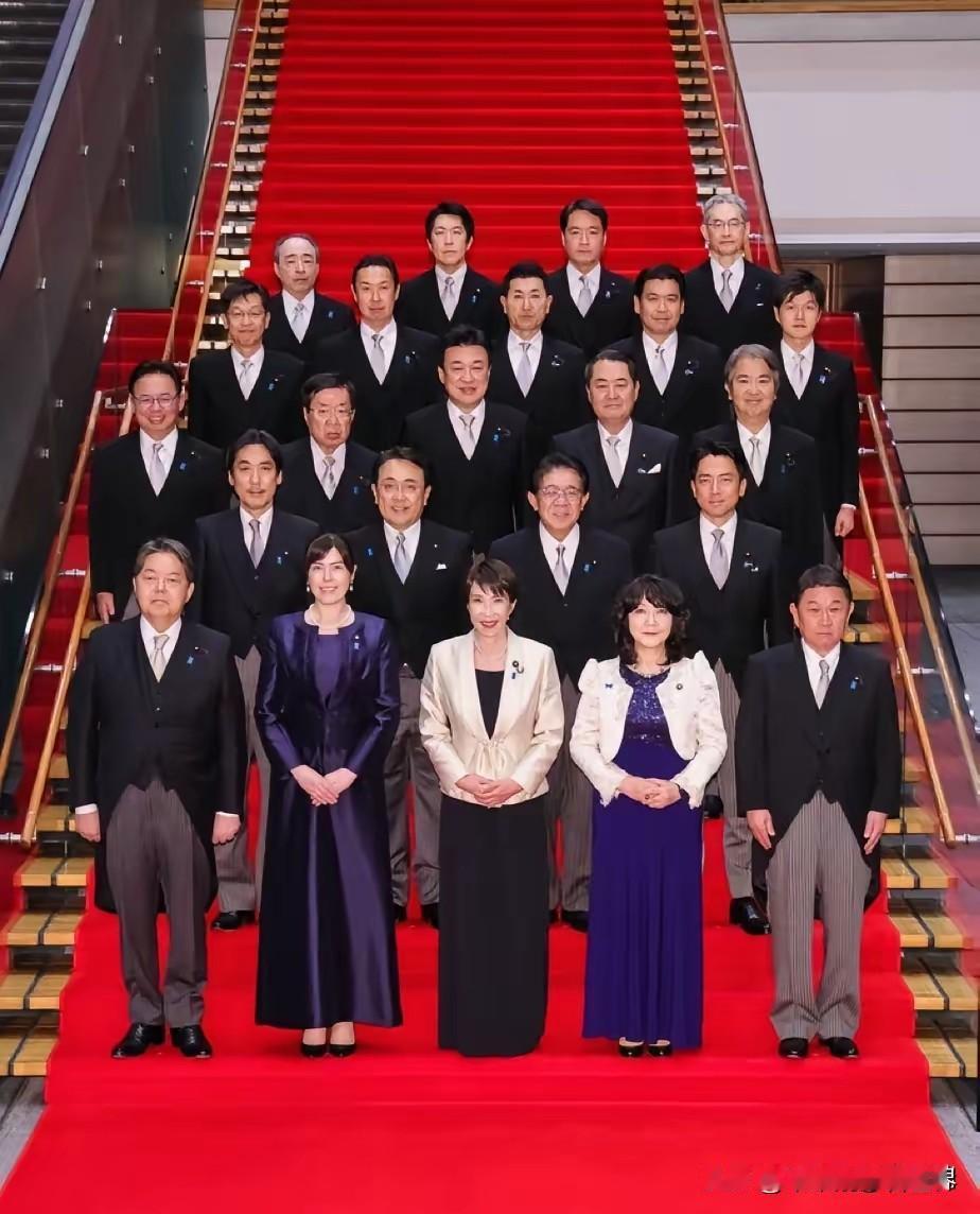 高市早苗连任及日本新内阁组建后，对华政策呈现强硬态势。 内阁核心成员中，木原稔、