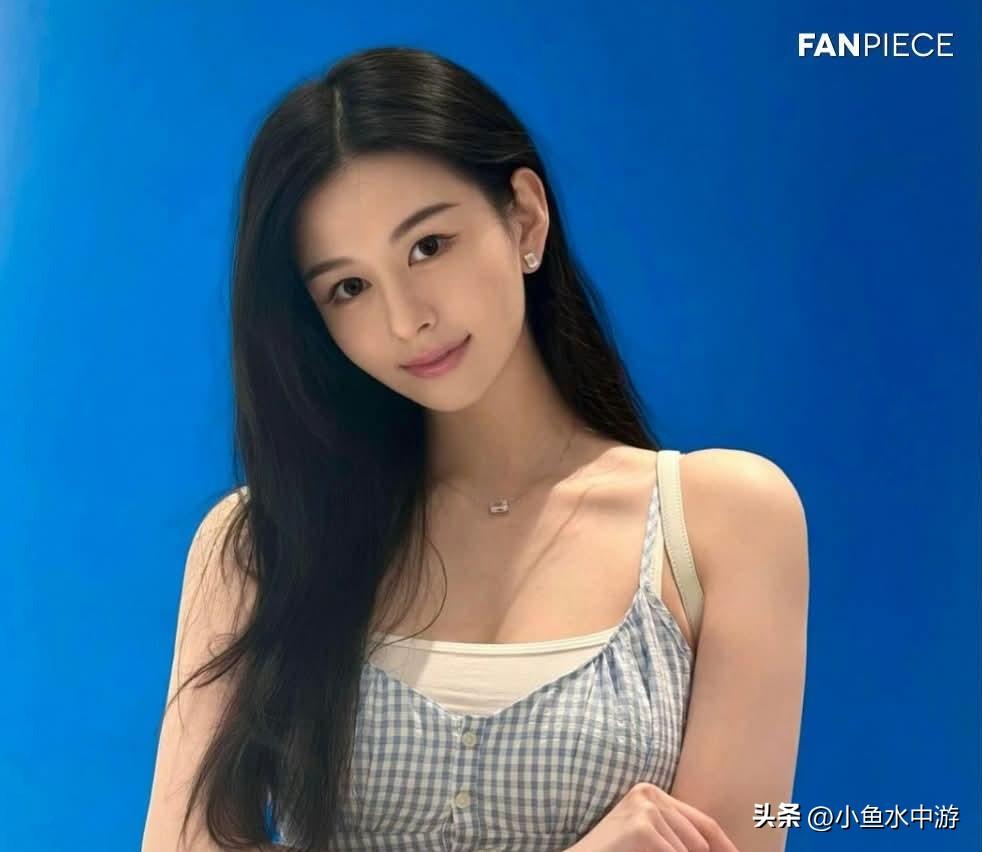 中国香港一代女神邱淑贞婚后淡出荧幕多年，她的高颜值基因完美延续，大女儿沈月 完整