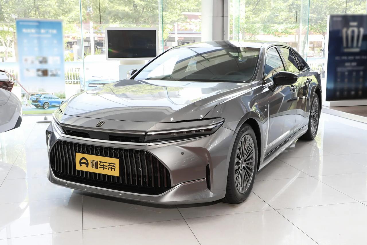 全新进口丰田皇冠 sedan 底盘有多扎实？拆开一看，真不是普通丰田！
说实话，
