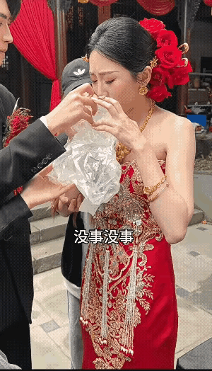 一场婚礼现场从开始到结束，把新娘子累到站不起来，