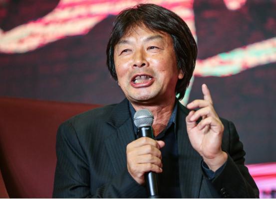“北大才子”刘震云说：“不读红楼梦，不知道上流社会有多渣；不读金瓶梅，不知道下流