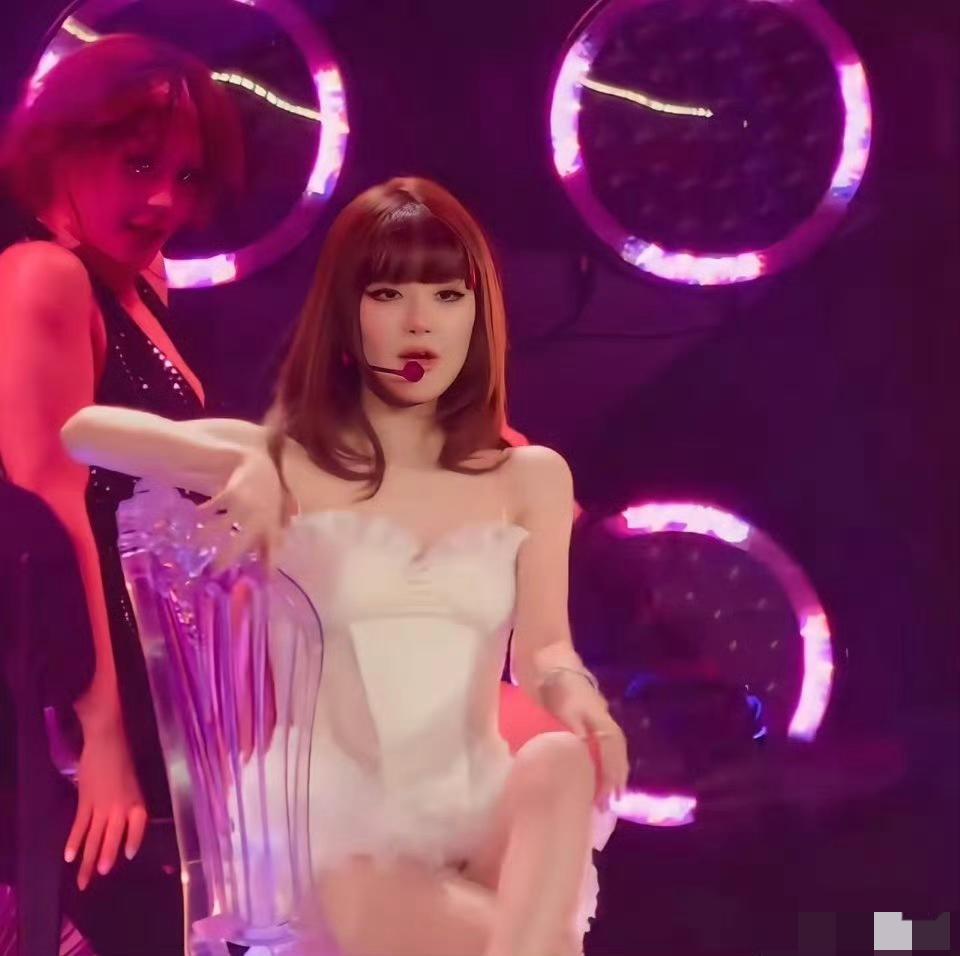 赵想模仿lisa想疯了？还是她也想走Lisa 、Angelababy还有那个谁的