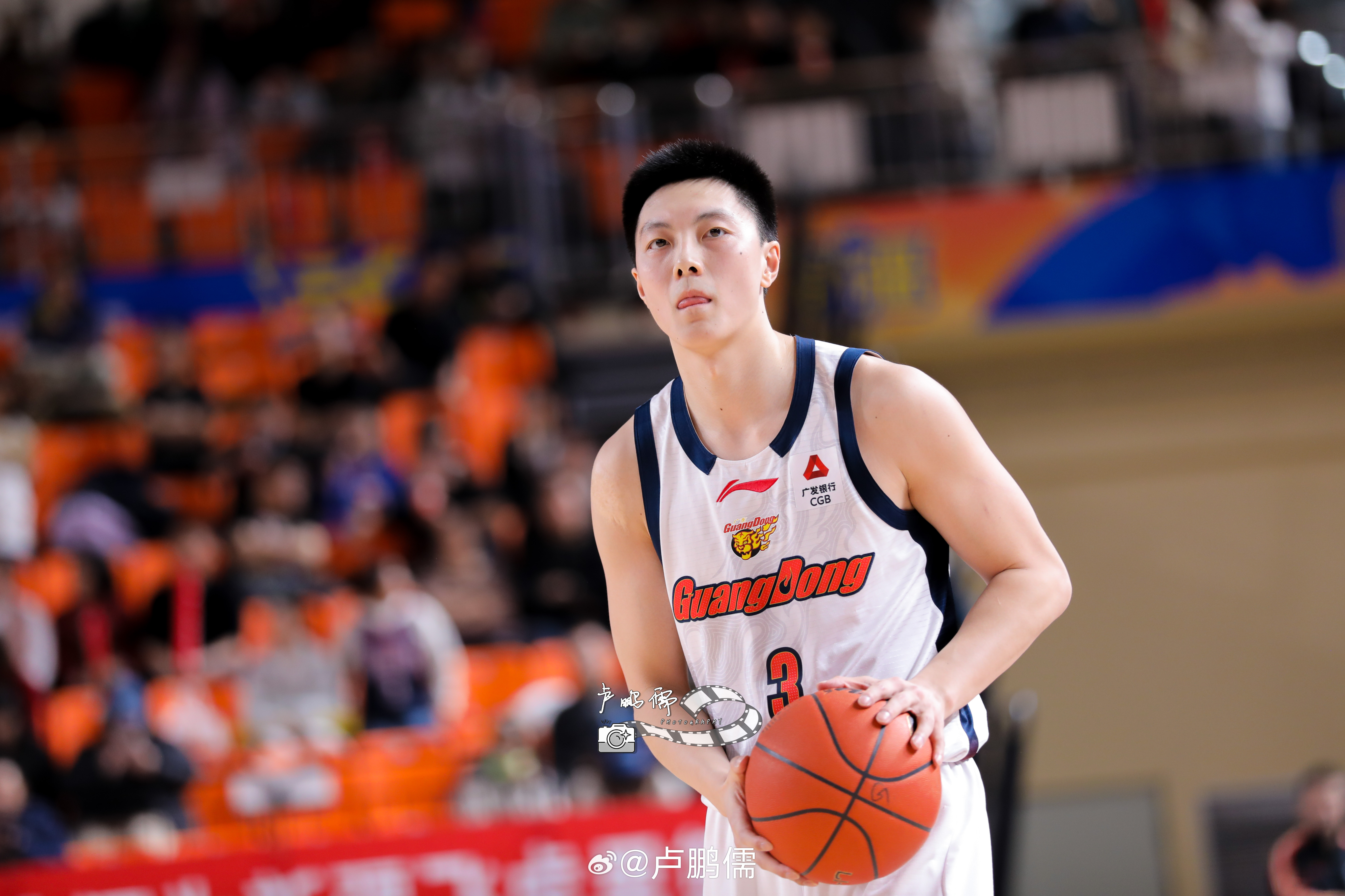 昨日份的胡明轩广东男篮胡明轩小卢篮球世界