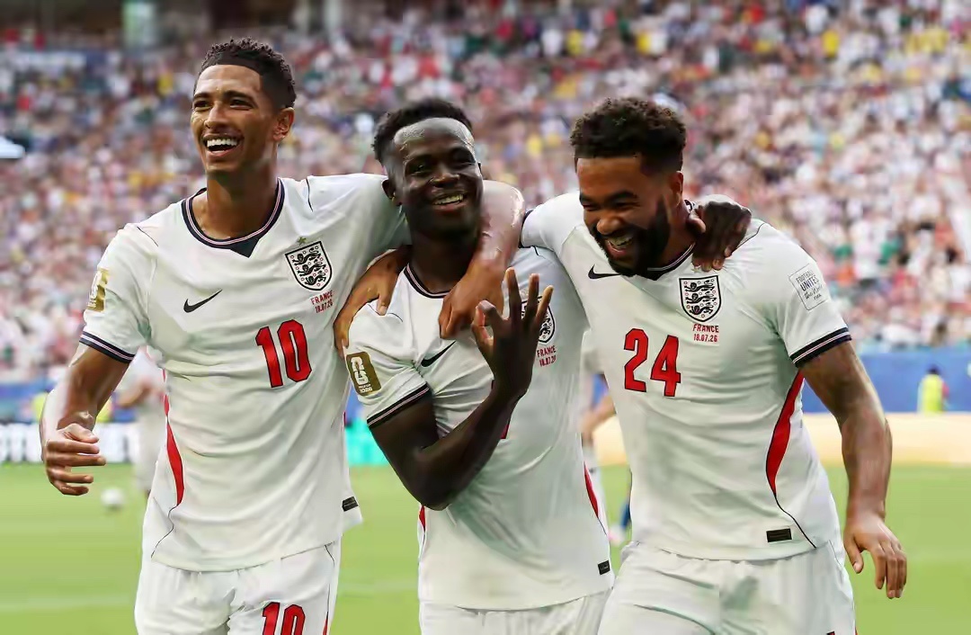 世界杯3-4名决赛，英格兰和法国打出疯狂对攻战：上半场，赖斯闪电破门，孔萨头球破