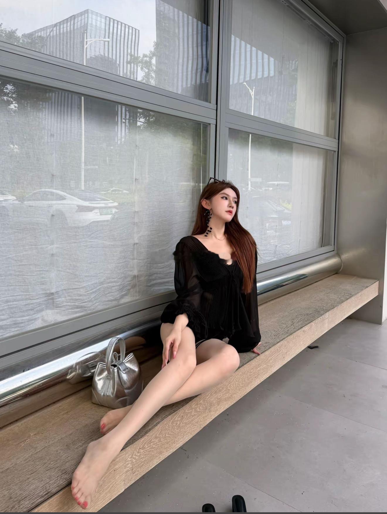 涞觅润丝涞觅,不止丝滑 夏天配双丝袜优雅又遮瑕