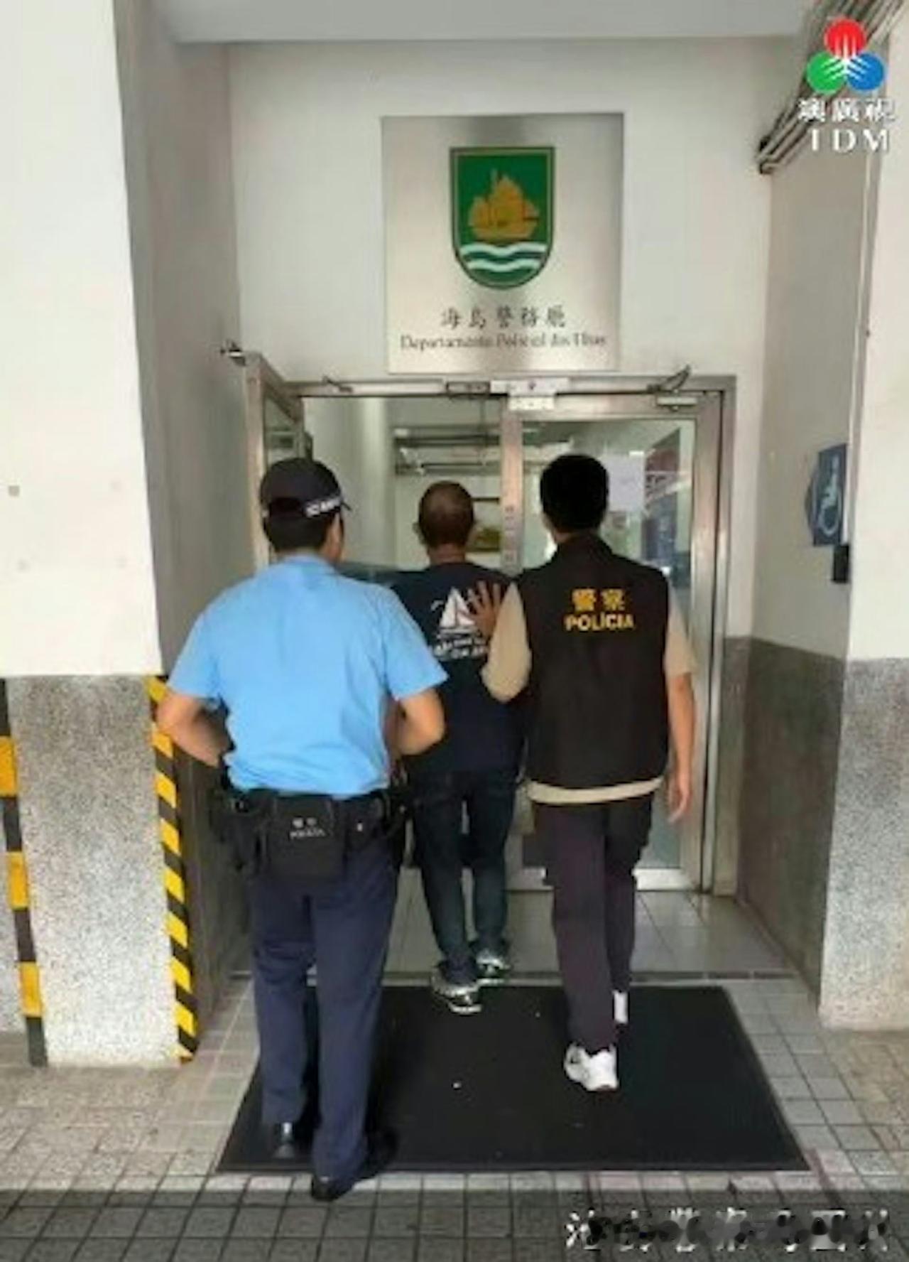 一名七旬香港男居民，于今年6月在澳门一家酒店的洗手间内，捡到一部手机，并据为己有