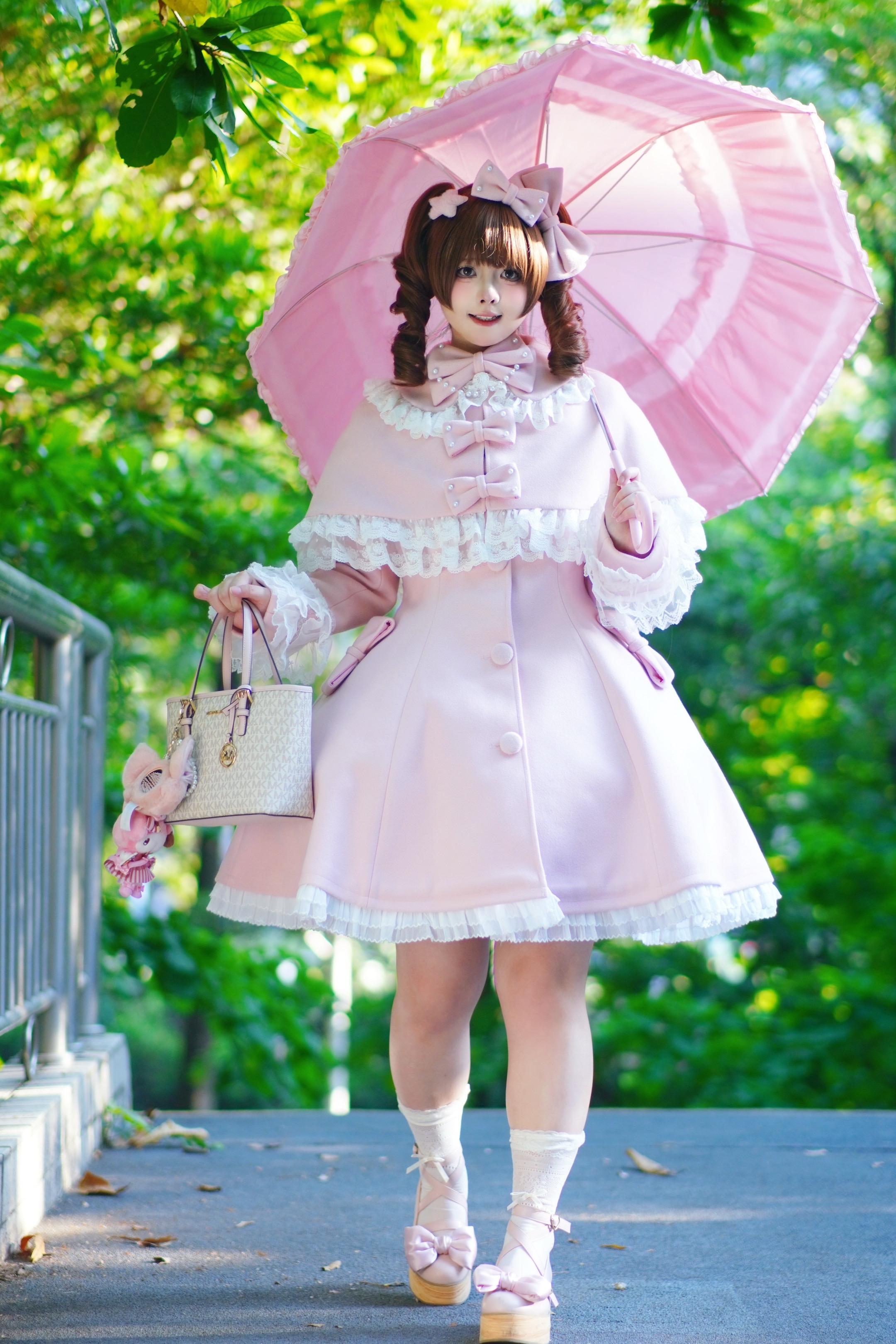 我看起来胖胖的，其实是被生活打肿了(′へ。