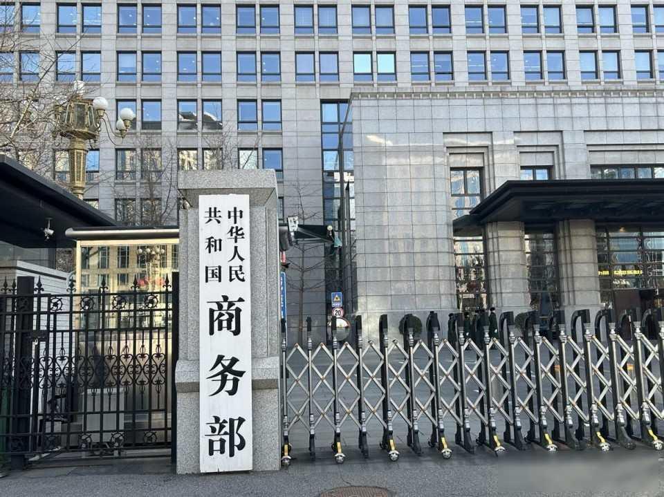 日本防卫大臣放话拉拢韩国，中俄巡航刚结束就挨批，小泉进次郎想组反华联盟却没人接话