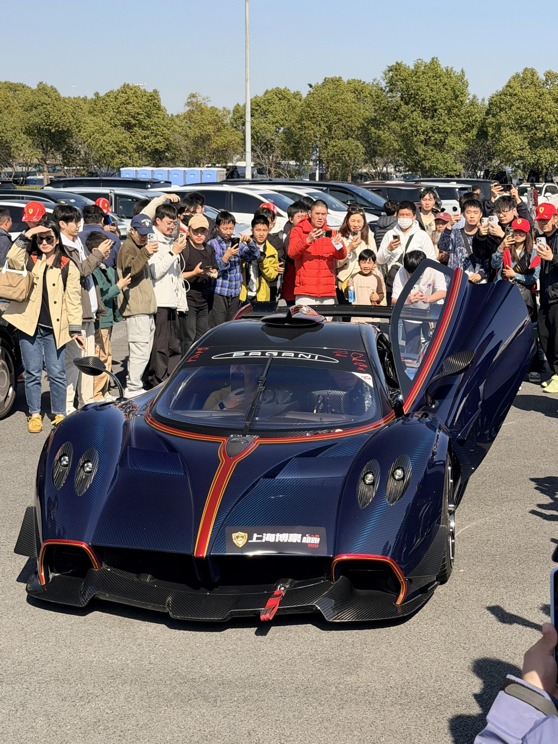 上海F1停车场的随手拍。今日上赛停车场的一些车