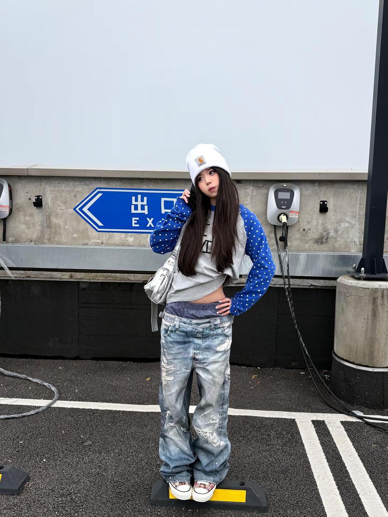 已经撒泡尿照过自己了 还挺帅