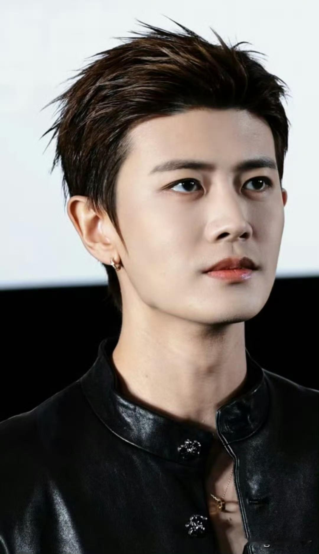 炸裂💥任嘉伦最新消息来袭❗❗❗[送心][送心][送心]
刚刚超超的哆啦口袋通知