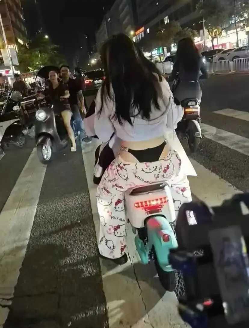 这种时候，该不该上前提醒？等答案中…… 
