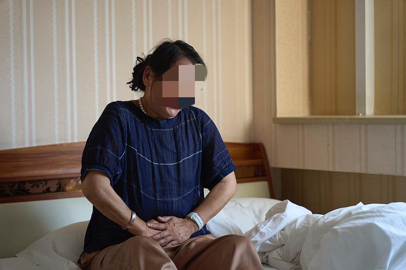近日湖北，47岁女子腹痛就医才得知自己怀孕，1小时后产下了一名女婴，爸爸取名＂多