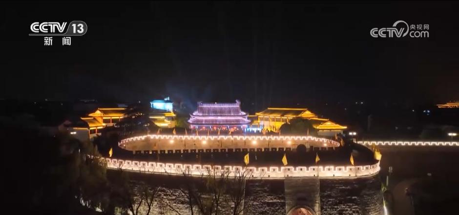 假期临近，消费市场热力渐浓
 
随着国庆、中秋8天长假临近，全国各地消费市场已悄