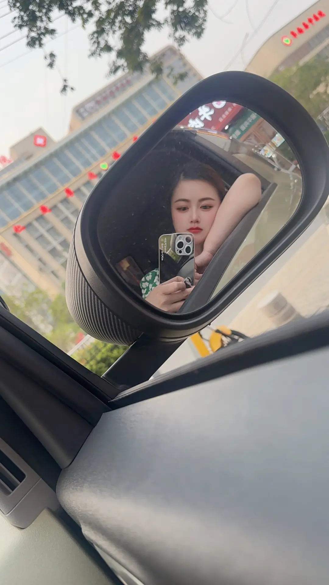 不是我有多坚强，只是在硬撑罢了！