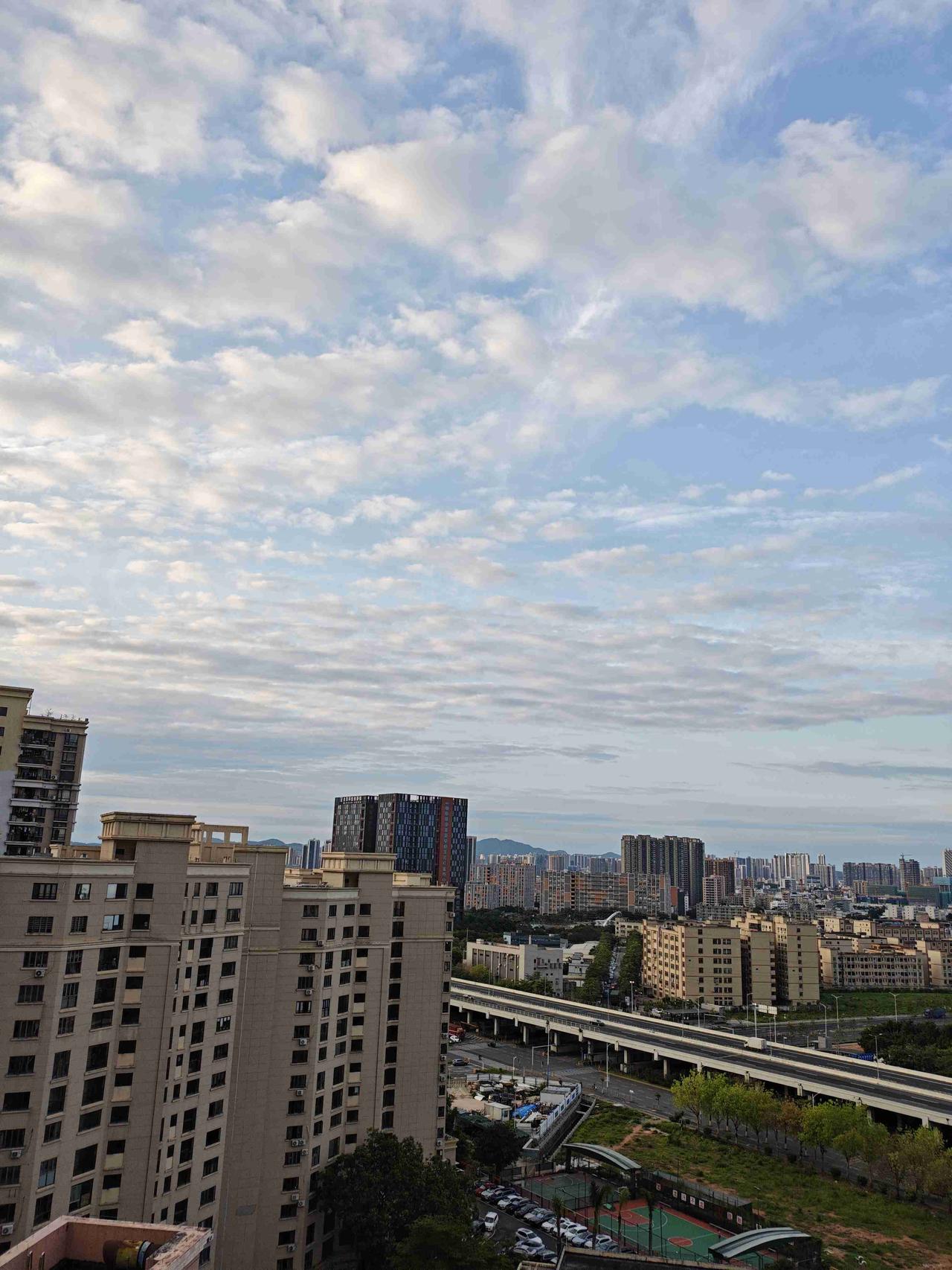 我的今日状态：😁轻松愉快
我这里的天气：☁️阴天：深圳今日阴天，气温18度到2