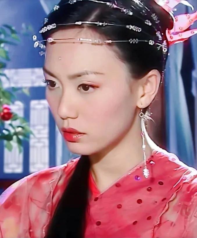 殷素素重酬黄金，都大锦接镖。源自鱼接鳞势，是房中书九姿势之二

殷素素拿出黄金二