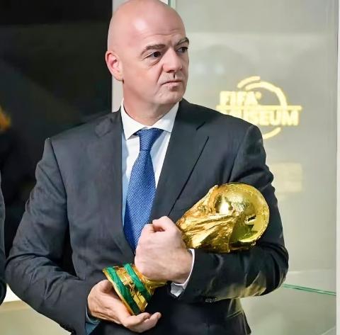 不接受道歉！

事情的起因是，因凡蒂诺此前主导推出了一项名为“FIFA Forw