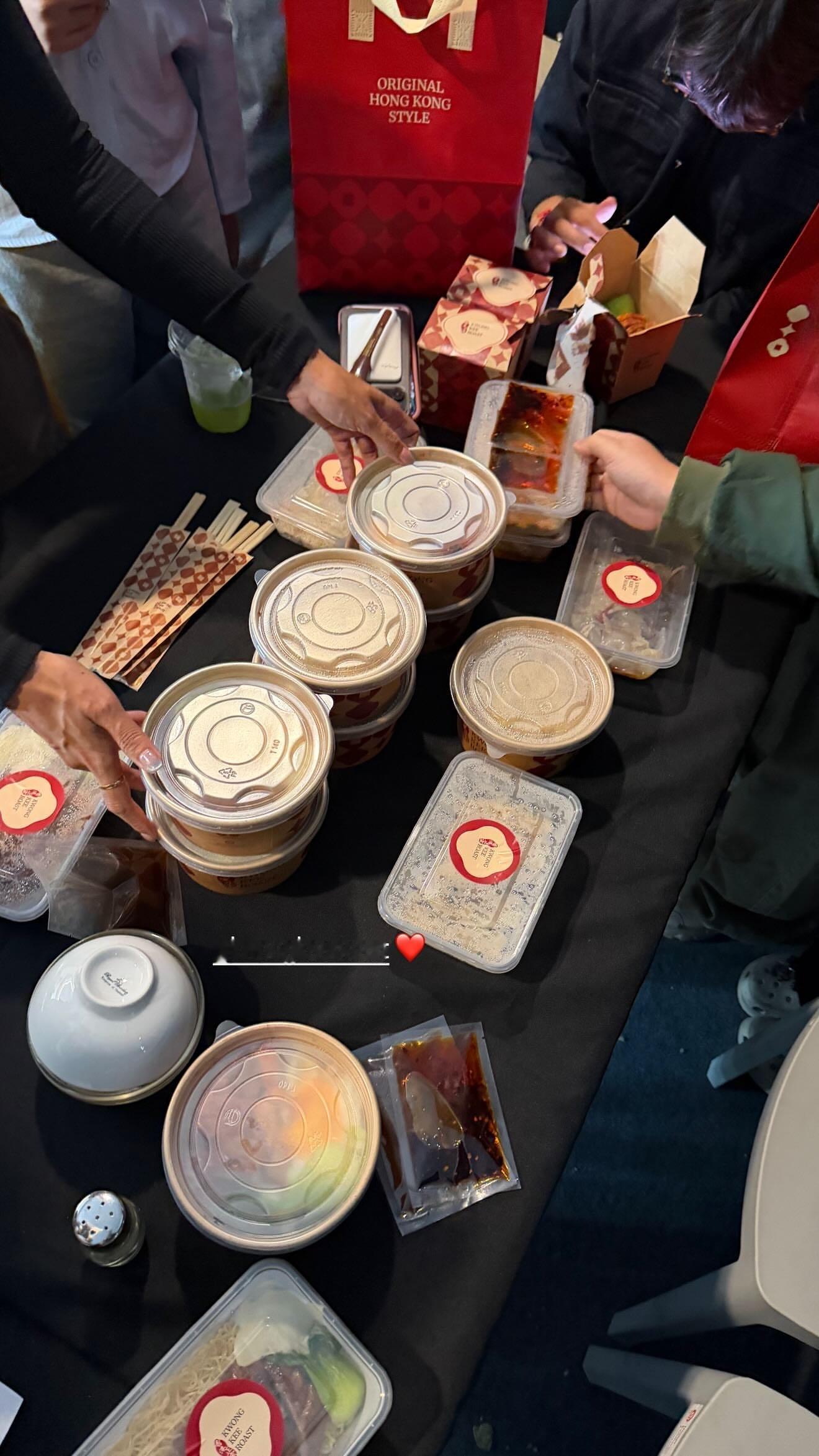 邝玲玲ig story更新和邝玲玲一起工作真好，不仅拍摄效率高，还能免费请吃邝记