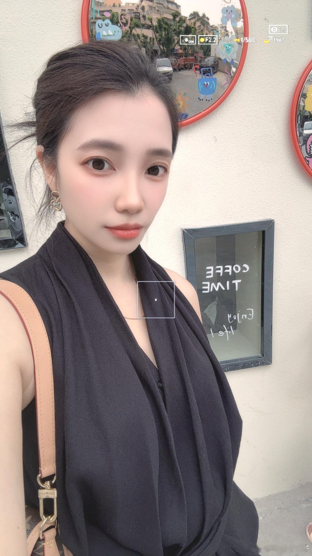 “世界是否美好 不在于世界 在于你”  ​​​