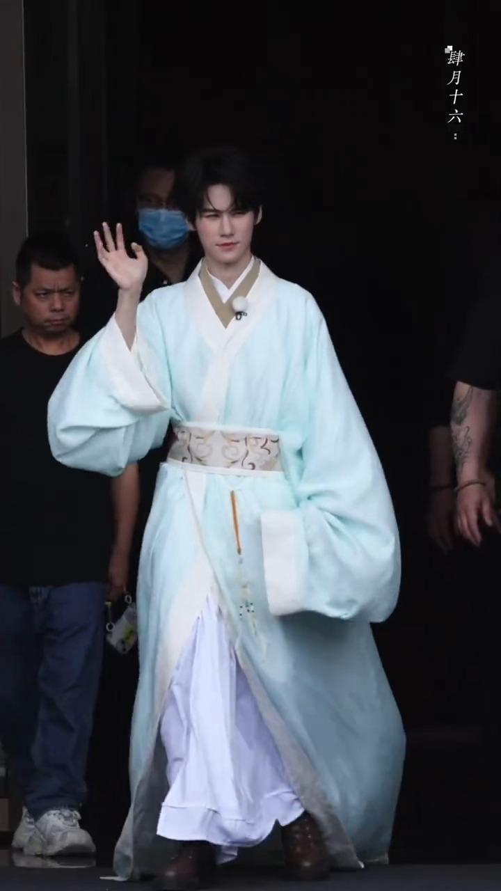 战国袍的男生穿法🈶范丞丞｜李昀锐｜丞磊周柯宇｜张真源 跑男全员战国袍造型