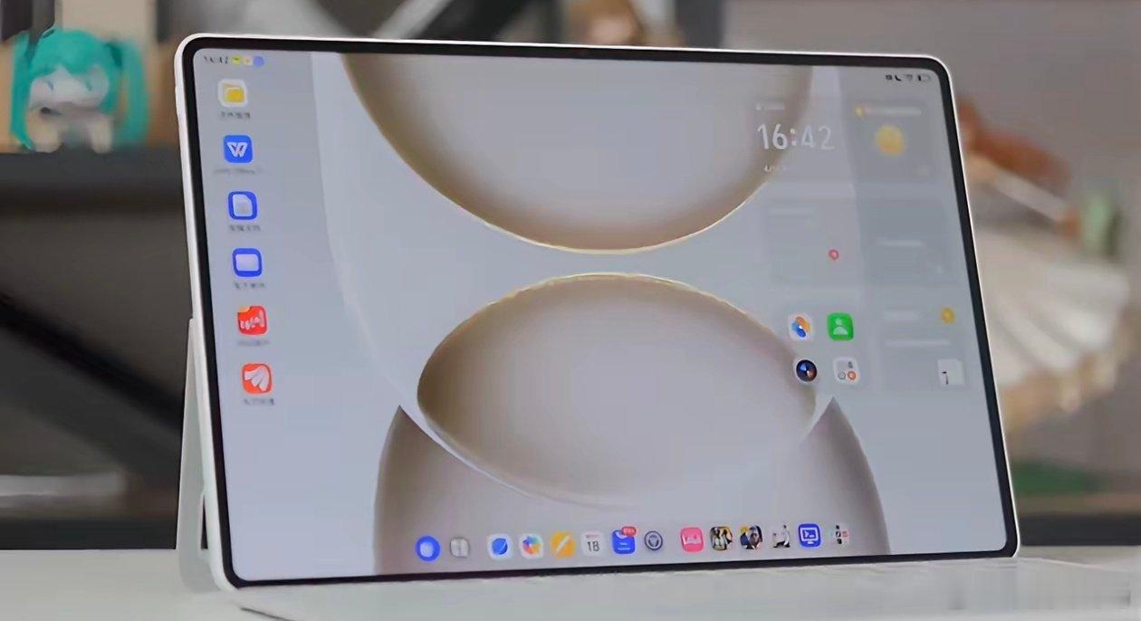 荣耀Magic Pad3 Pro核心优势十分亮眼。机身4.8mm厚、450g重，