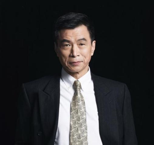 演员李天柱说：“拍《甄嬛传》时，我第一次见陈建斌，我说我是李天柱，幸会幸会，他只