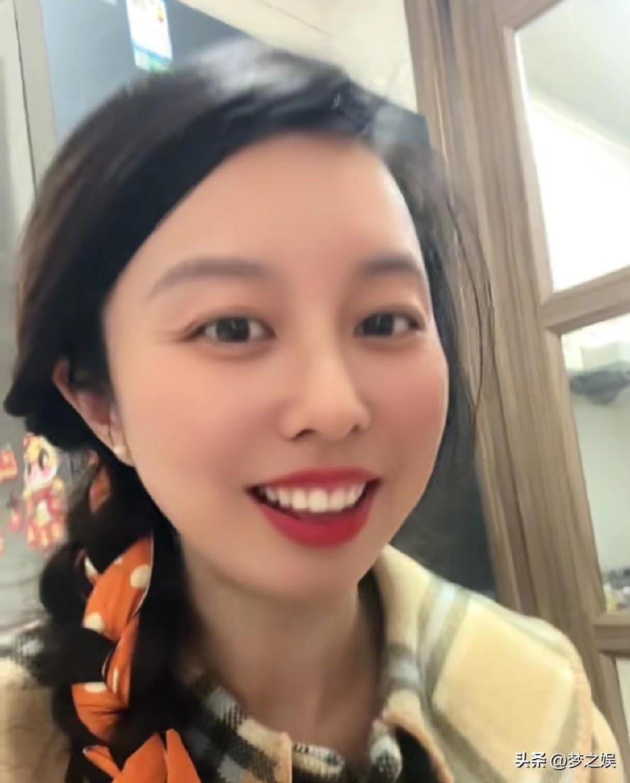 已经很长时间没有看到许妈和姚爸去威威家了，以前回家看孩子还能看到视频，现在感觉就