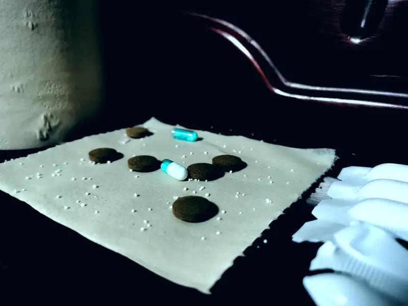 西安一孩子住院期间发生药物过敏，90后妈妈两次怒砸医院设备据了解，孩子因身体不适